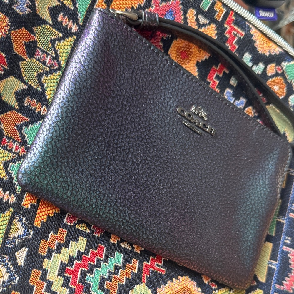 Rare Coach Holographic Green Purple Shift Leather Corner Zip Wristlet - Picture 4 of 12